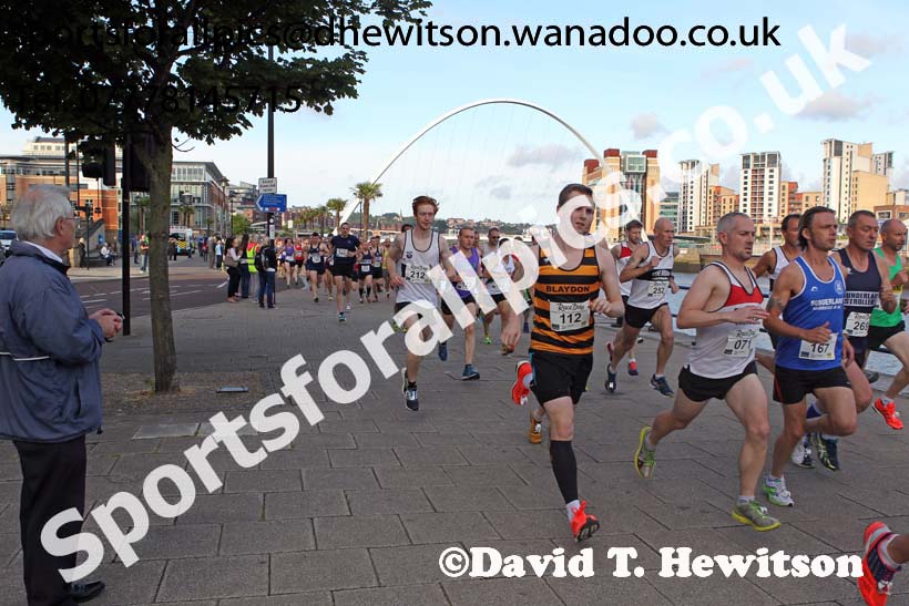 Start of the Bridges of the Tyne 5 Mile Road Race, Newcastle. Photo: David T. Hewitson/Sports for All Pics